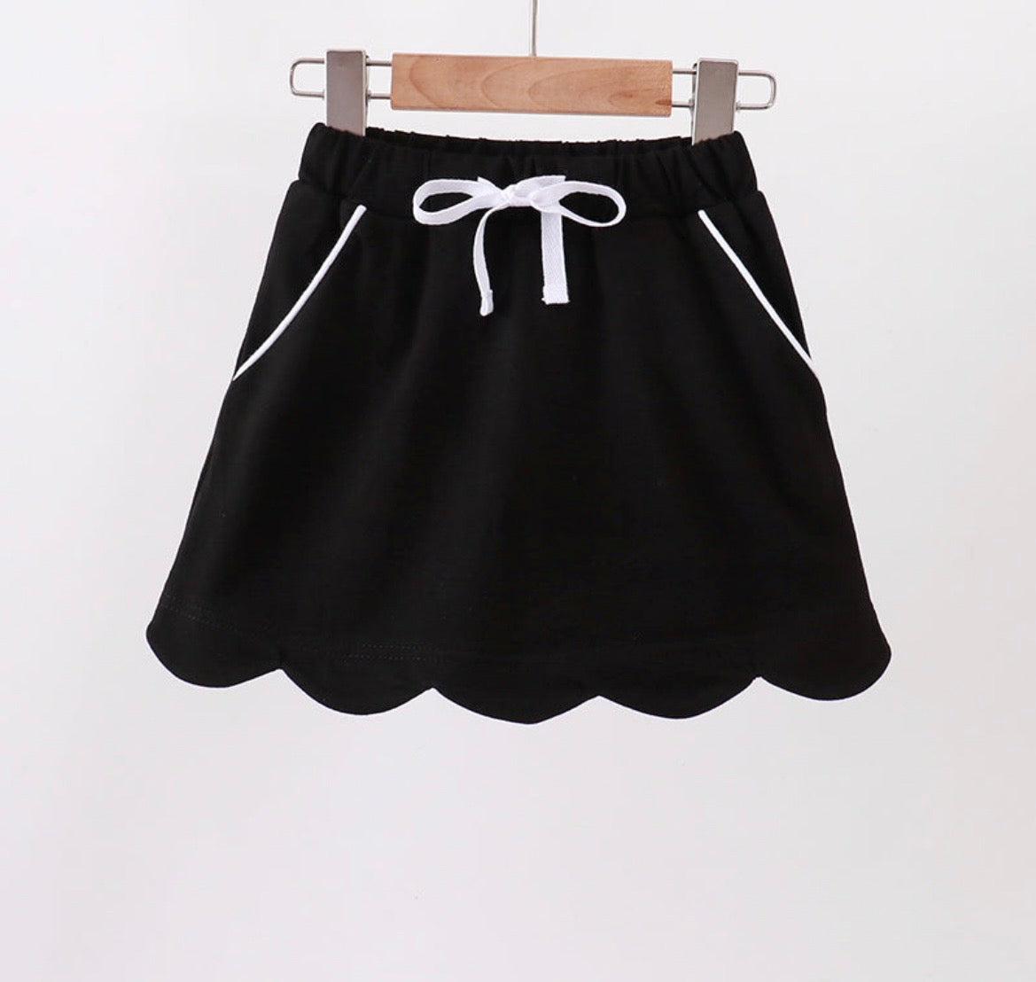 Black scalloped set
