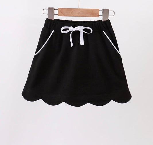 Black scalloped set
