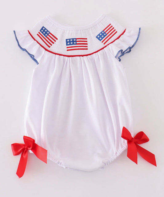 Smocked flag bubble
